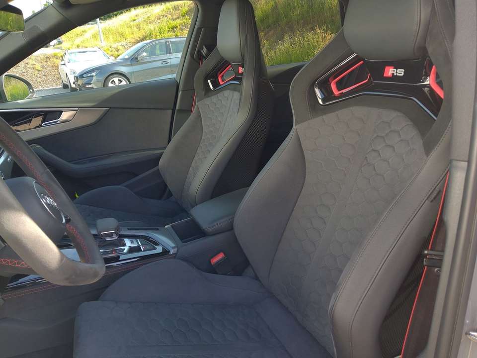 Audi RS4 - Imagem 12