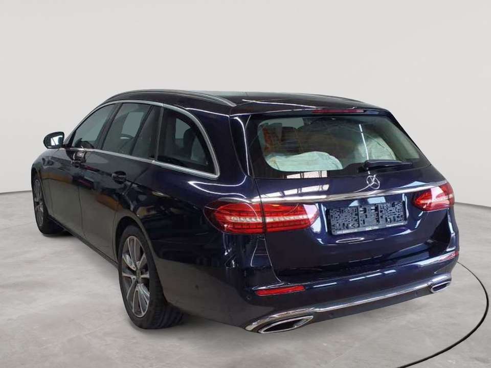 Mercedes-Benz E 220 - Imagem 2
