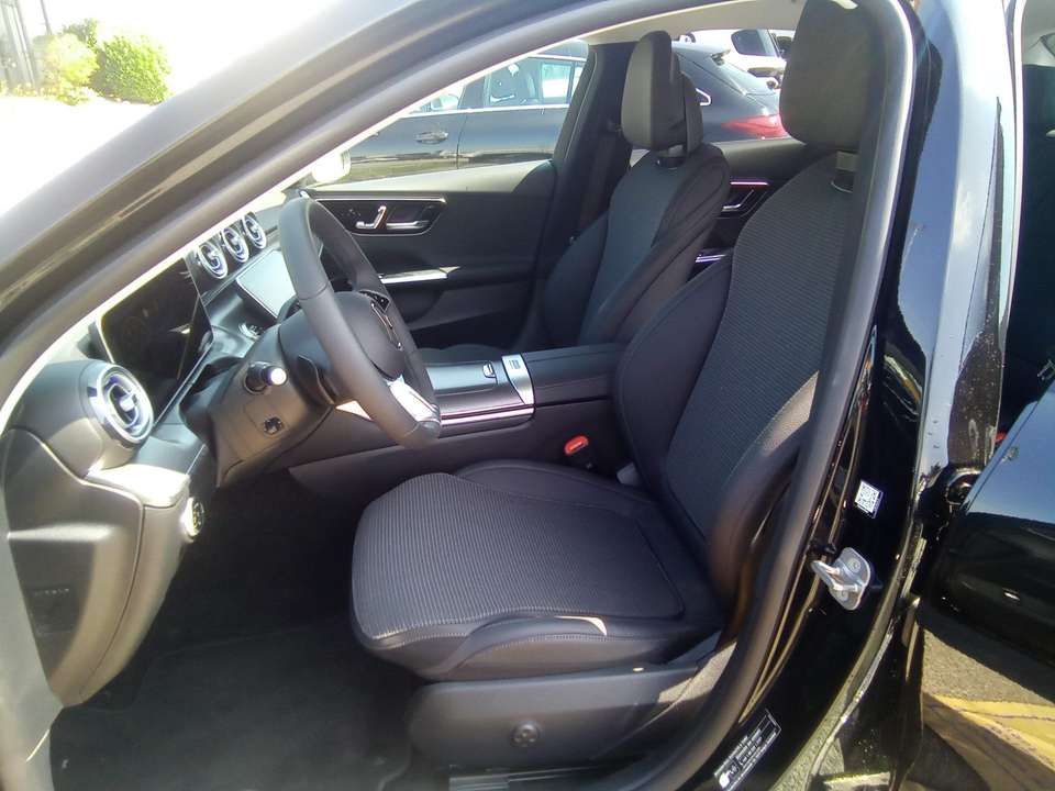 Mercedes-Benz C 300 - Imagem 13
