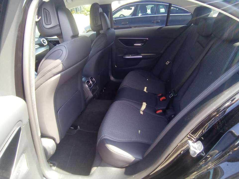 Mercedes-Benz C 300 - Imagem 14