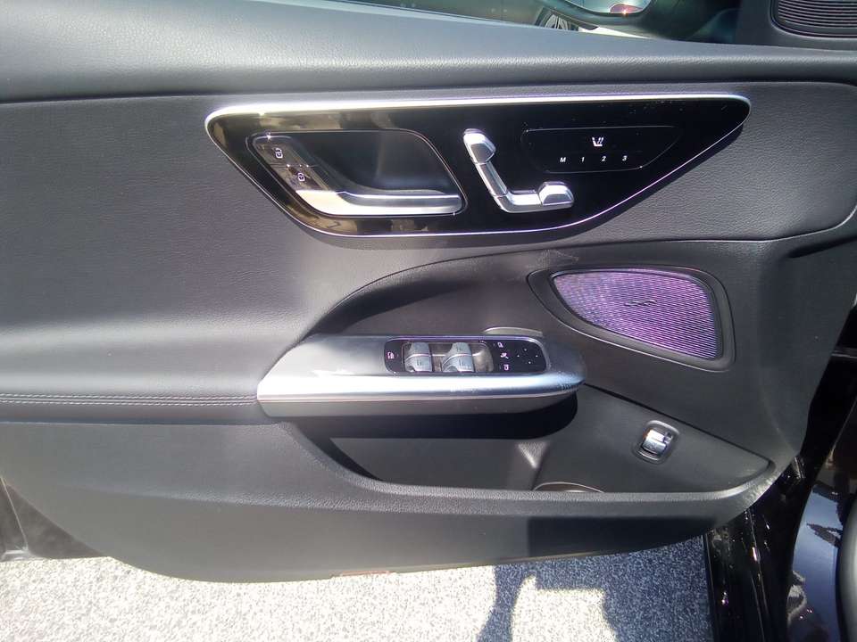 Mercedes-Benz C 300 - Imagem 15