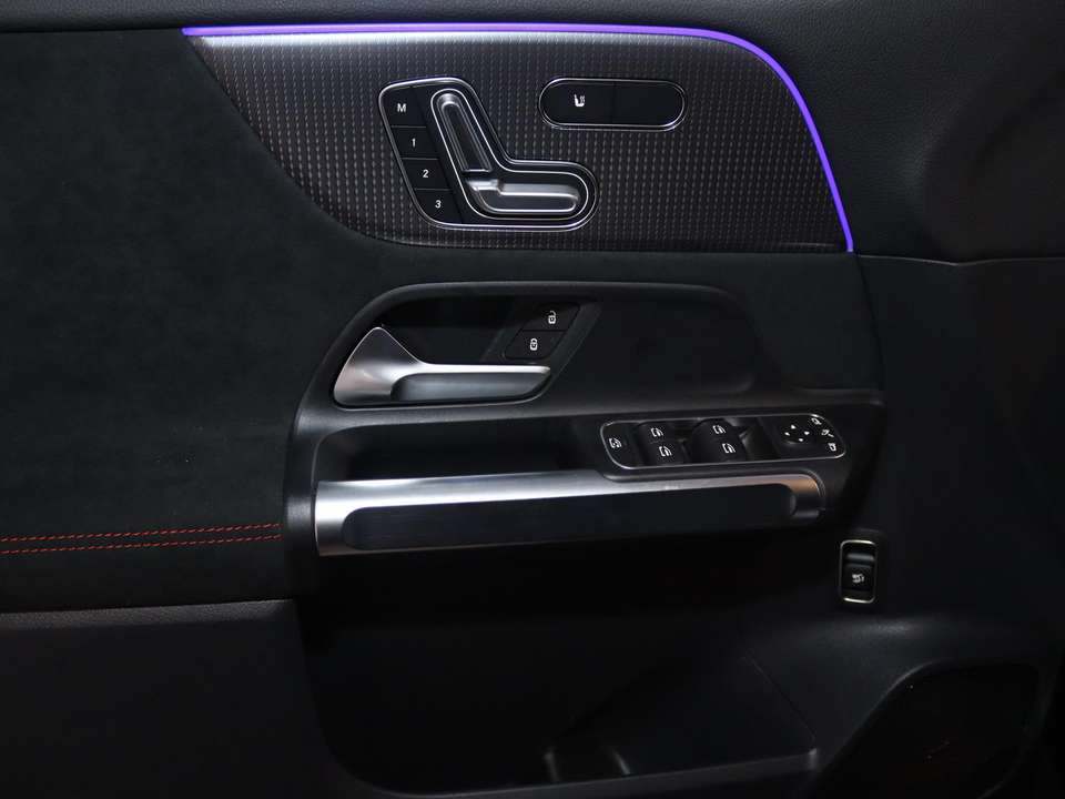 Mercedes-Benz EQB 300 - Imagem 14