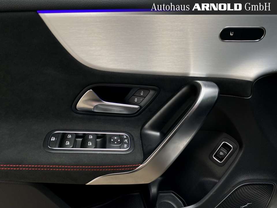 Mercedes-Benz CLA 45 AMG - Imagem 15