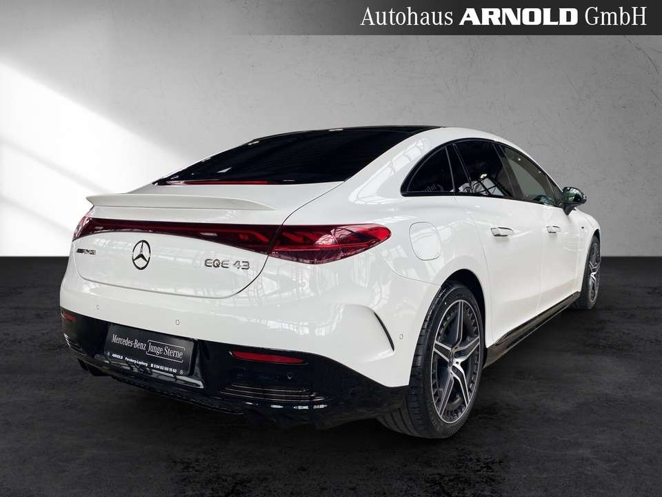 Mercedes-Benz EQE 43 - Imagem 5