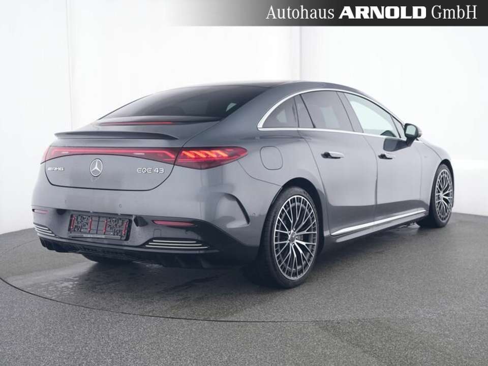 Mercedes-Benz EQE 43 - Imagem 3
