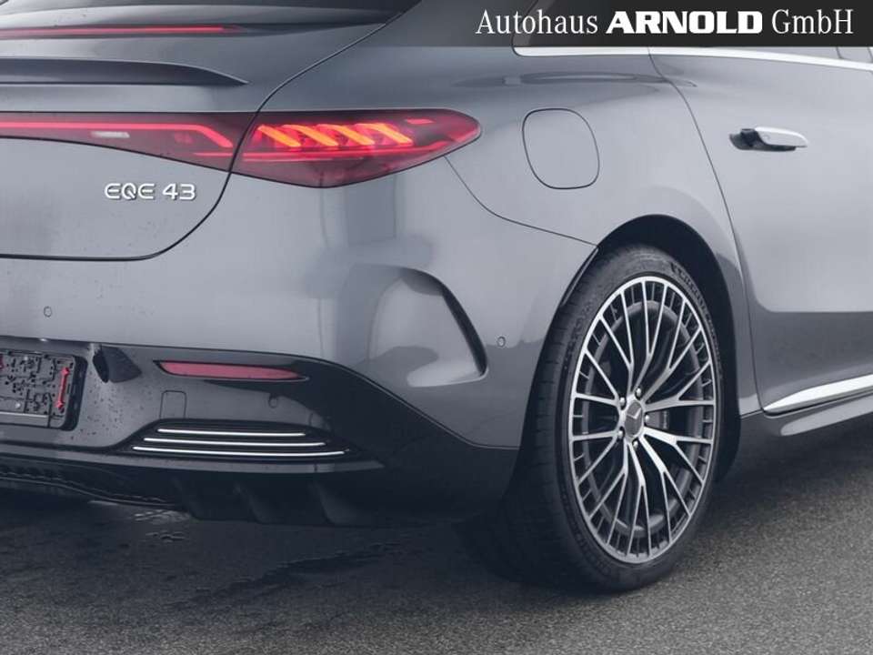 Mercedes-Benz EQE 43 - Imagem 5