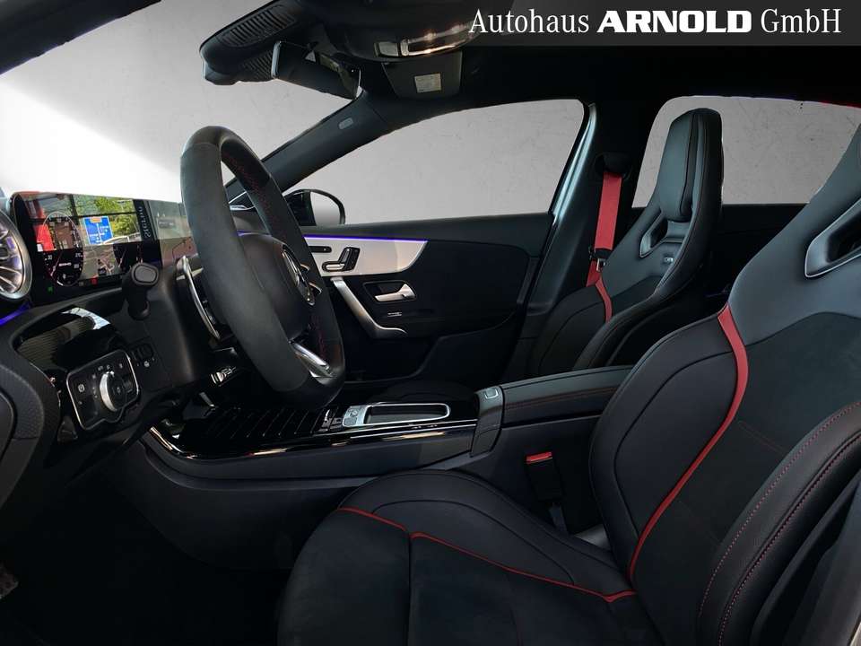 Mercedes-Benz A 45 AMG - Imagem 8