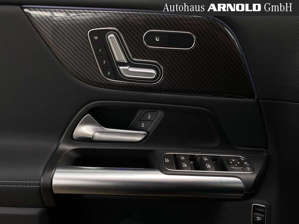 Mercedes-Benz GLA 45 AMG - Imagem 15
