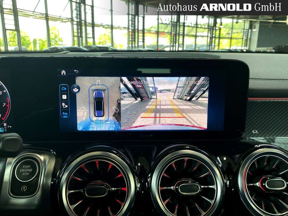 Mercedes-Benz GLB 35 AMG - Imagem 13