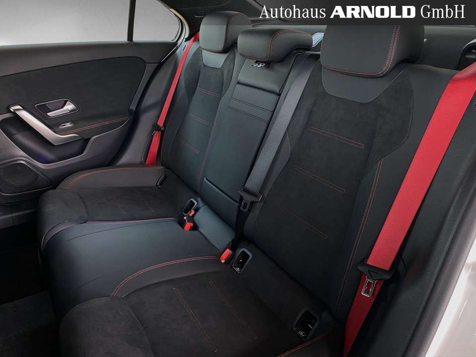 Mercedes-Benz A 35 AMG - Imagem 10