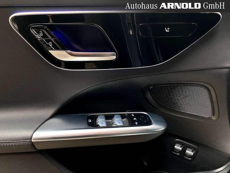 Mercedes-Benz C 300 - Imagem 14