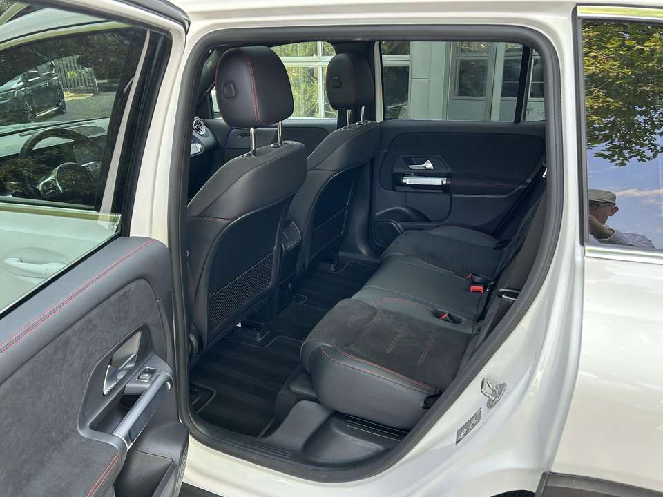 Mercedes-Benz EQB 300 - Imagem 8