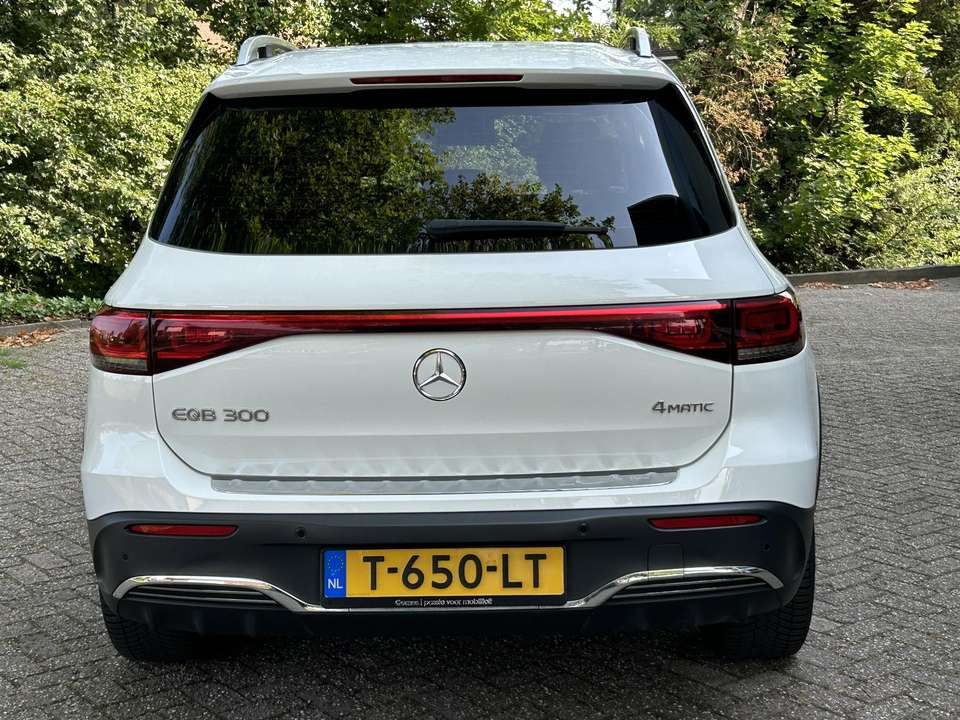 Mercedes-Benz EQB 300 - Imagem 10
