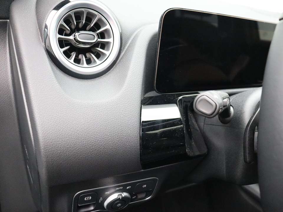 Mercedes-Benz EQA 250 - Imagem 9