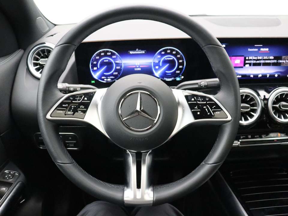 Mercedes-Benz EQA 250 - Imagem 11