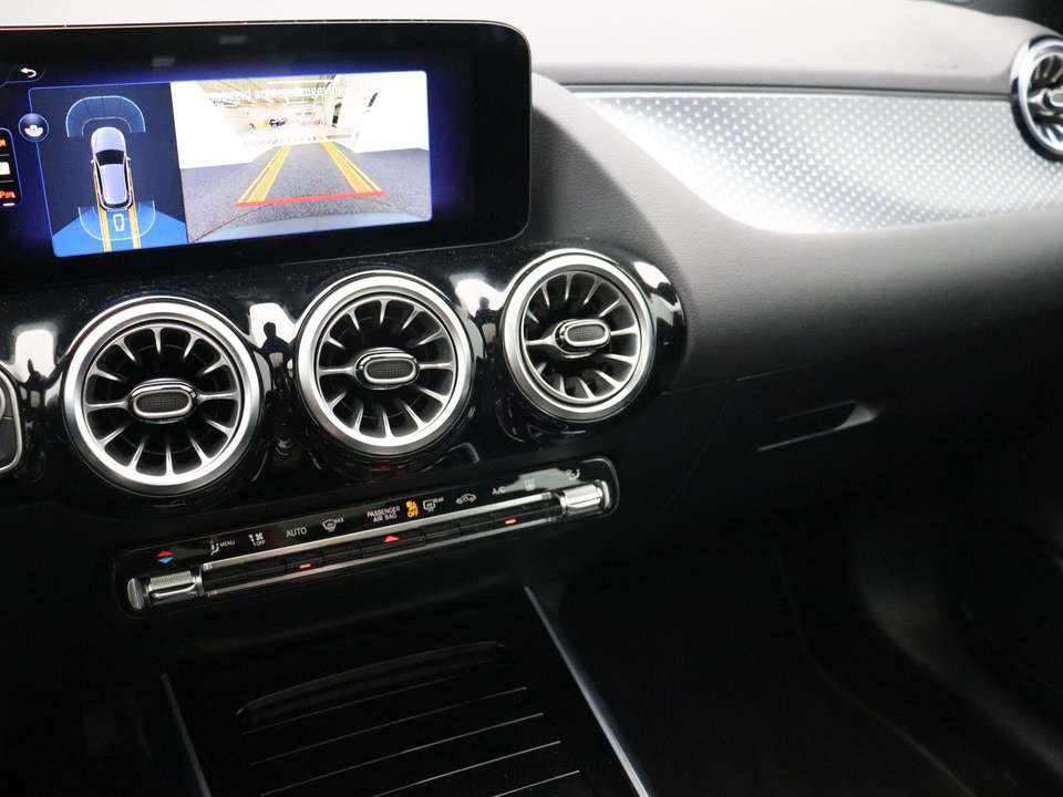 Mercedes-Benz EQA 250 - Imagem 14