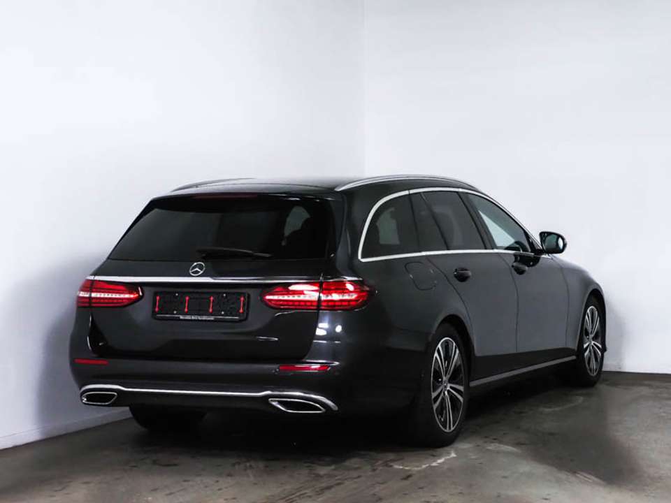 Mercedes-Benz E 220 - Imagem 4