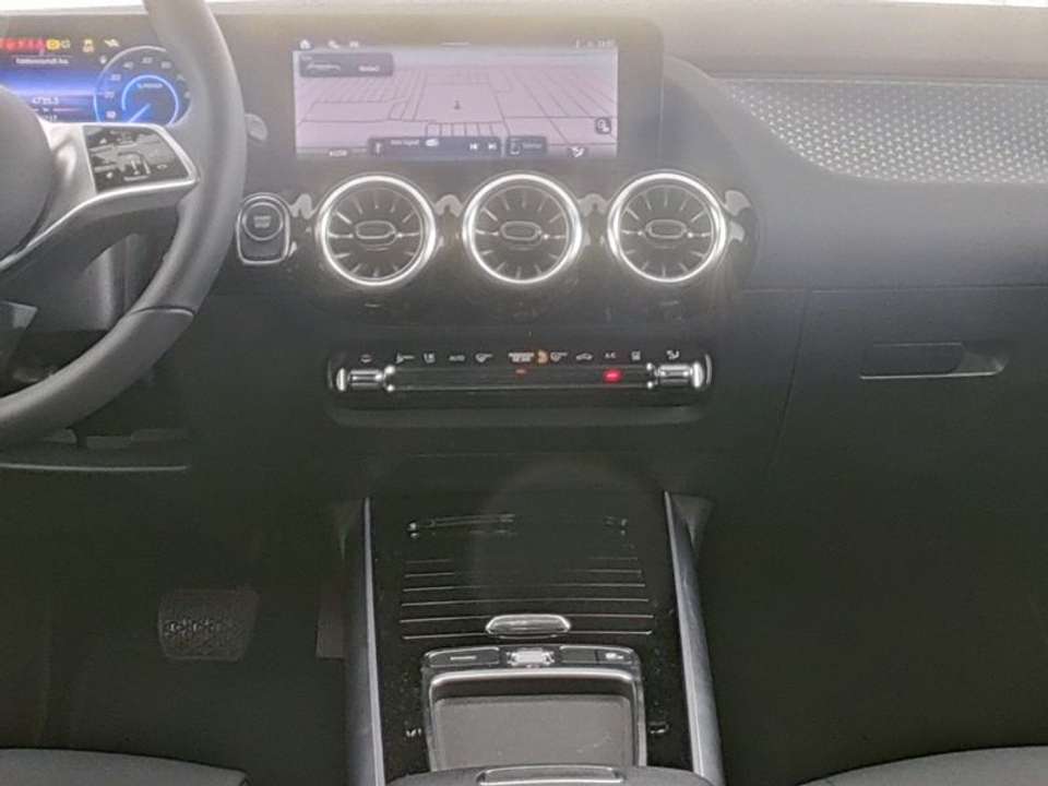 Mercedes-Benz EQA 300 - Imagem 5