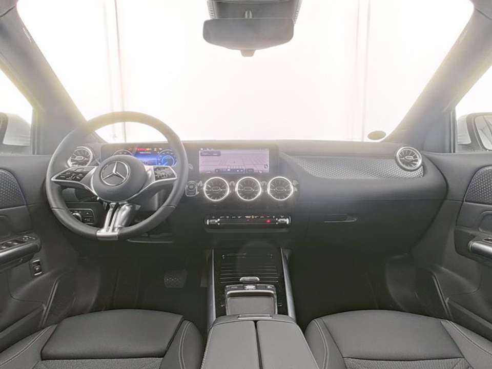 Mercedes-Benz EQA 300 - Imagem 7