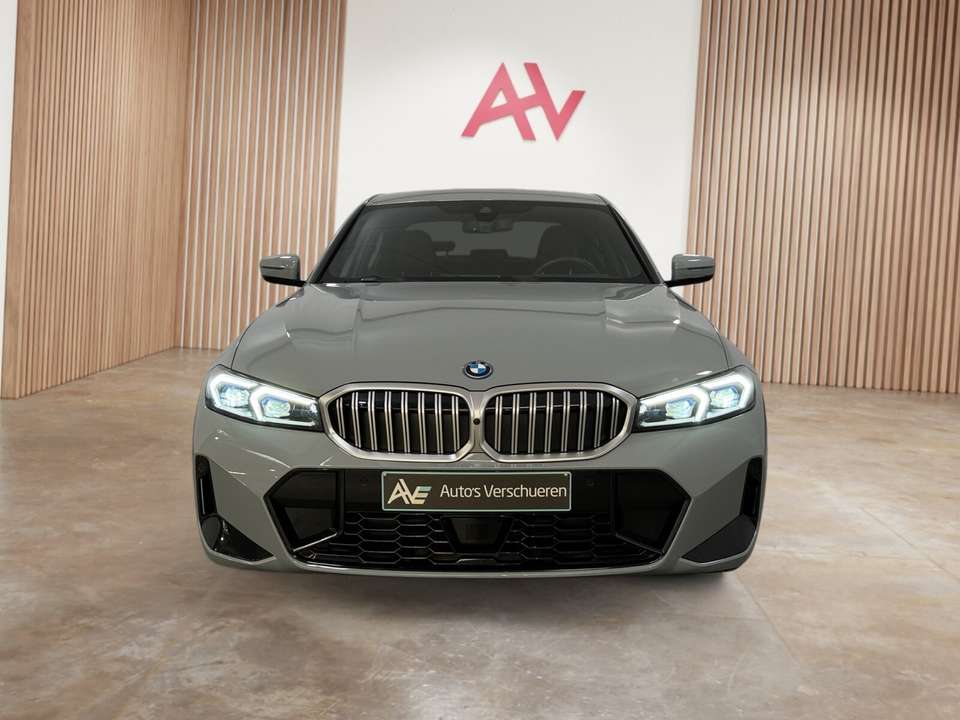 BMW 330 - Imagem 2