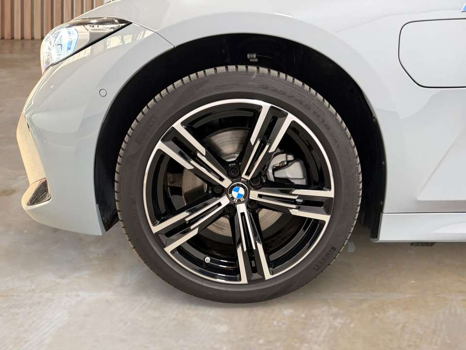 BMW 330 - Imagem 12