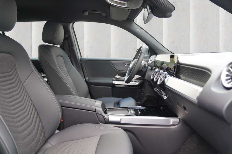Mercedes-Benz EQB 250 - Imagem 9
