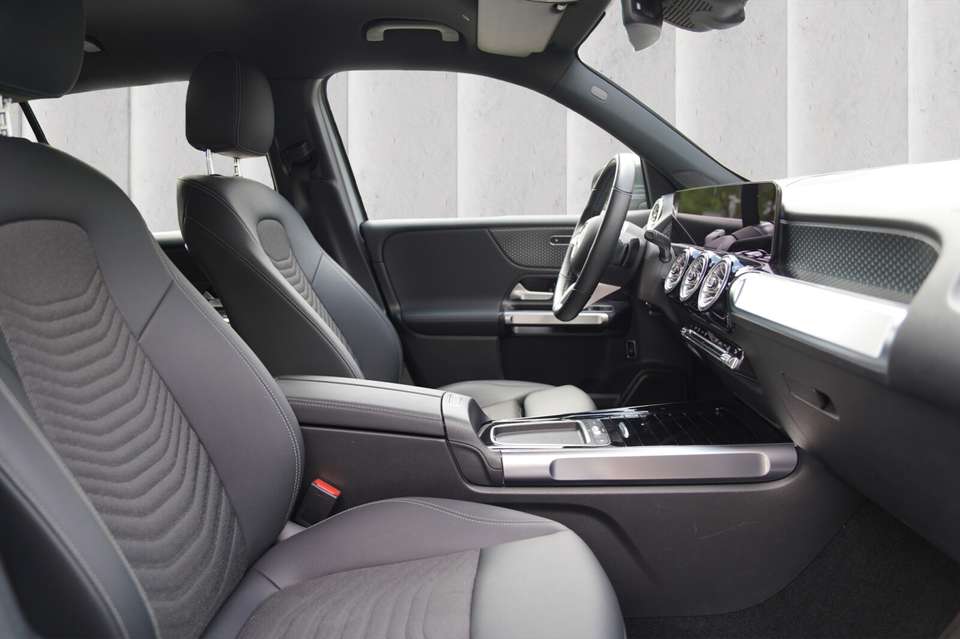 Mercedes-Benz EQB 250 - Imagem 9