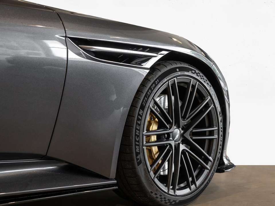 Aston Martin DB12 - Imagem 8
