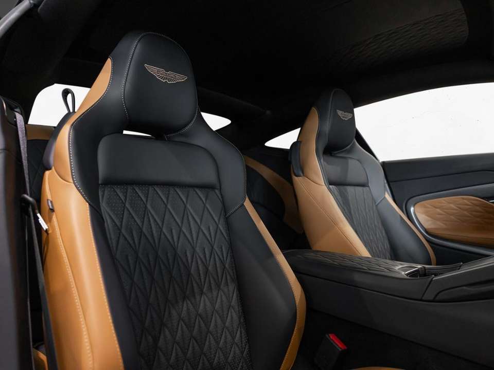 Aston Martin DB12 - Imagem 11