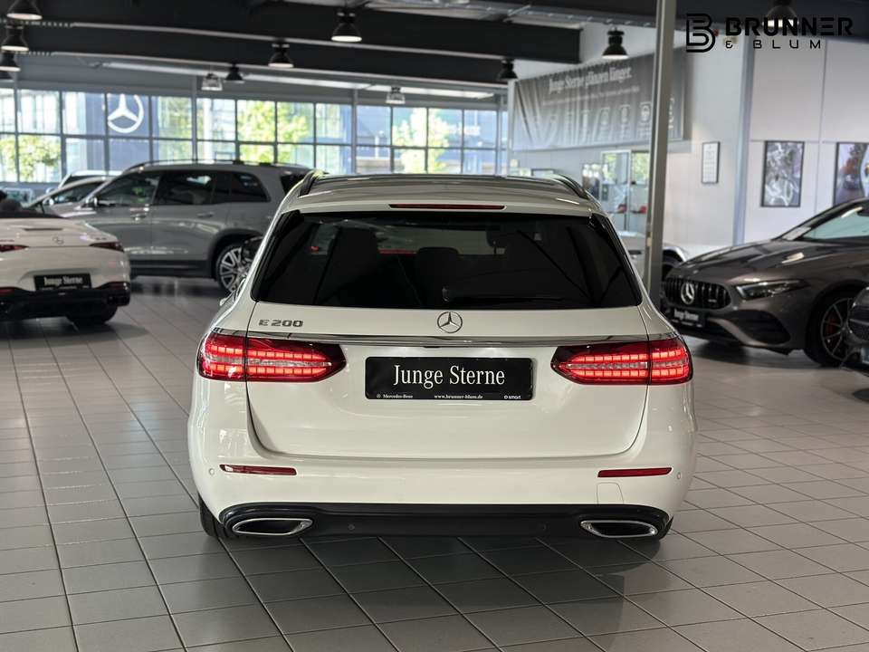 Mercedes-Benz E 200 - Imagem 5