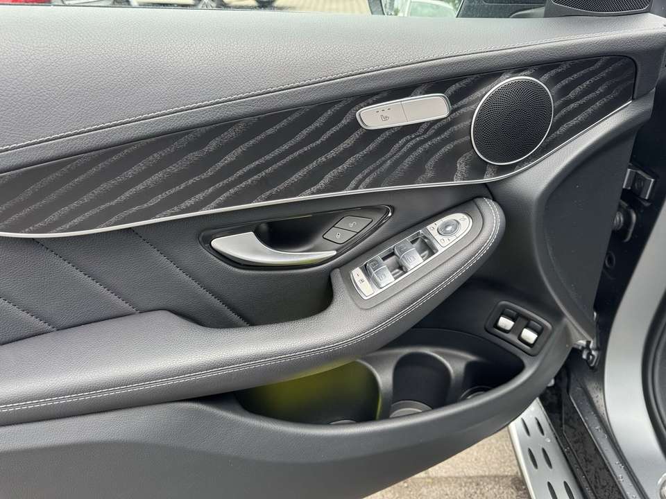 Mercedes-Benz GLC 300 - Imagem 9