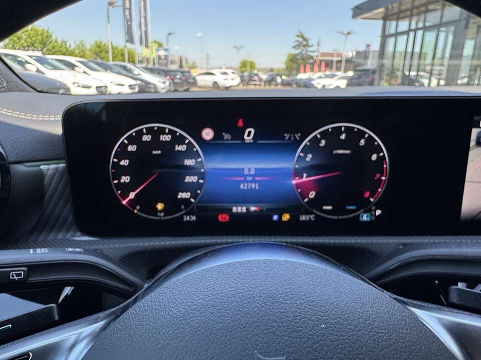 Mercedes-Benz CLA 180 - Imagem 12