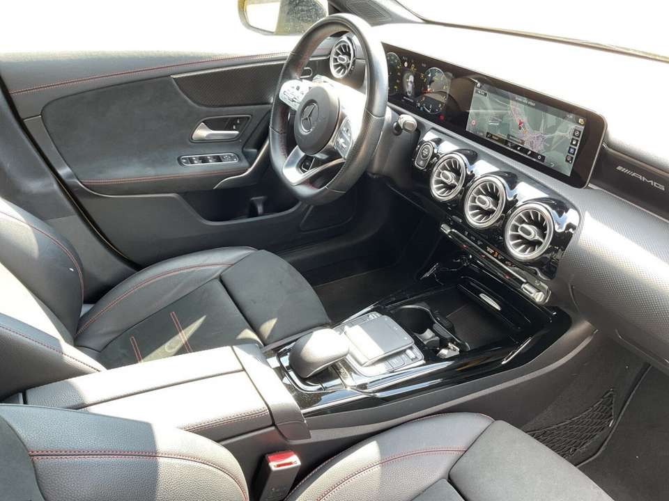 Mercedes-Benz CLA 35 AMG - Imagem 10