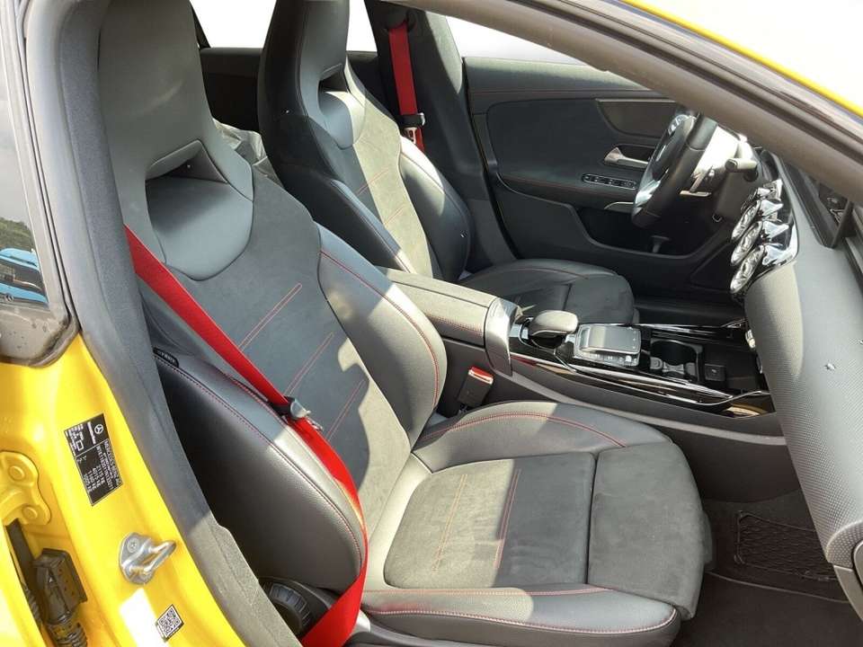 Mercedes-Benz CLA 35 AMG - Imagem 12