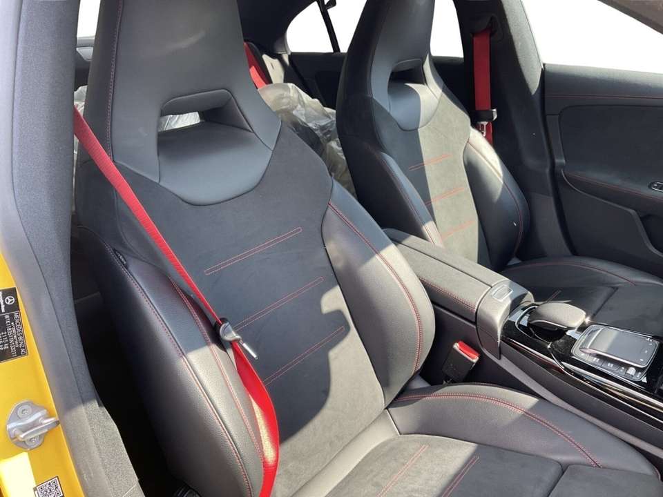 Mercedes-Benz CLA 35 AMG - Imagem 13