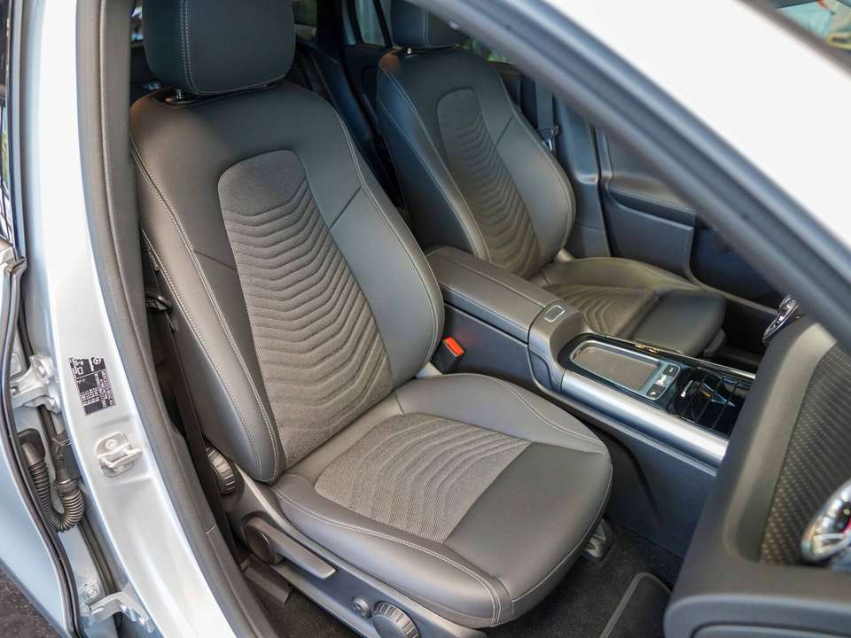 Mercedes-Benz EQA 350 - Imagem 12