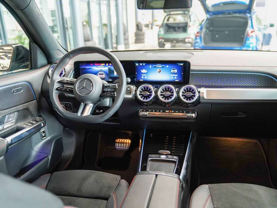 Mercedes-Benz EQB 350 - Imagem 13