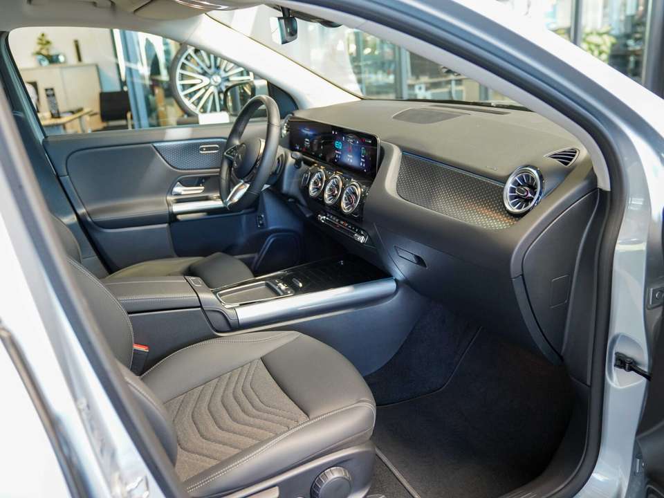 Mercedes-Benz EQA 350 - Imagem 13