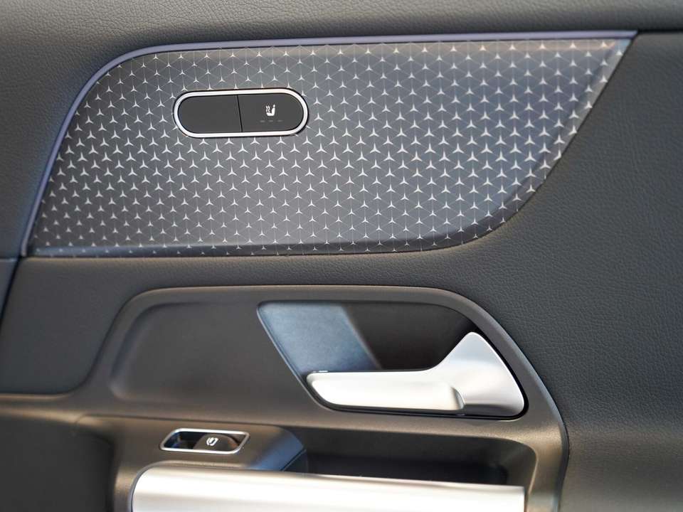 Mercedes-Benz EQA 350 - Imagem 15