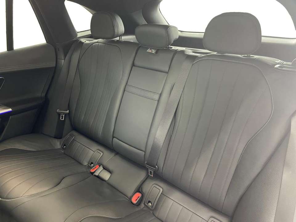 Mercedes-Benz EQE SUV - Imagem 11