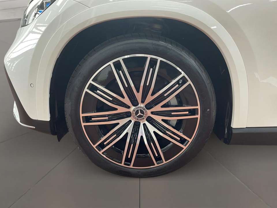 Mercedes-Benz EQE SUV - Imagem 12
