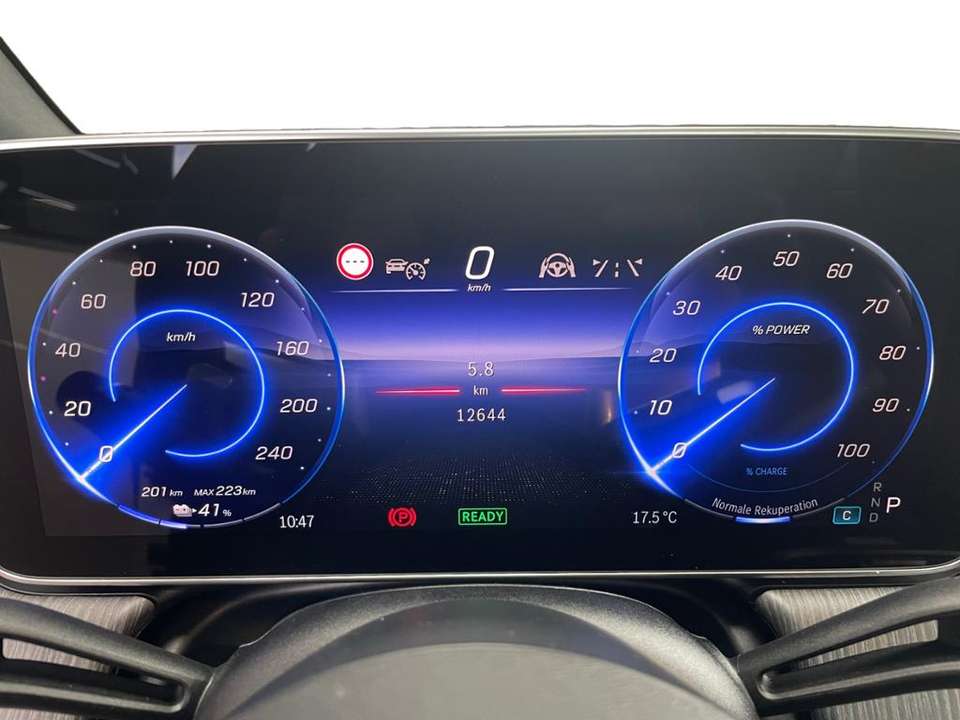 Mercedes-Benz EQE SUV - Imagem 13