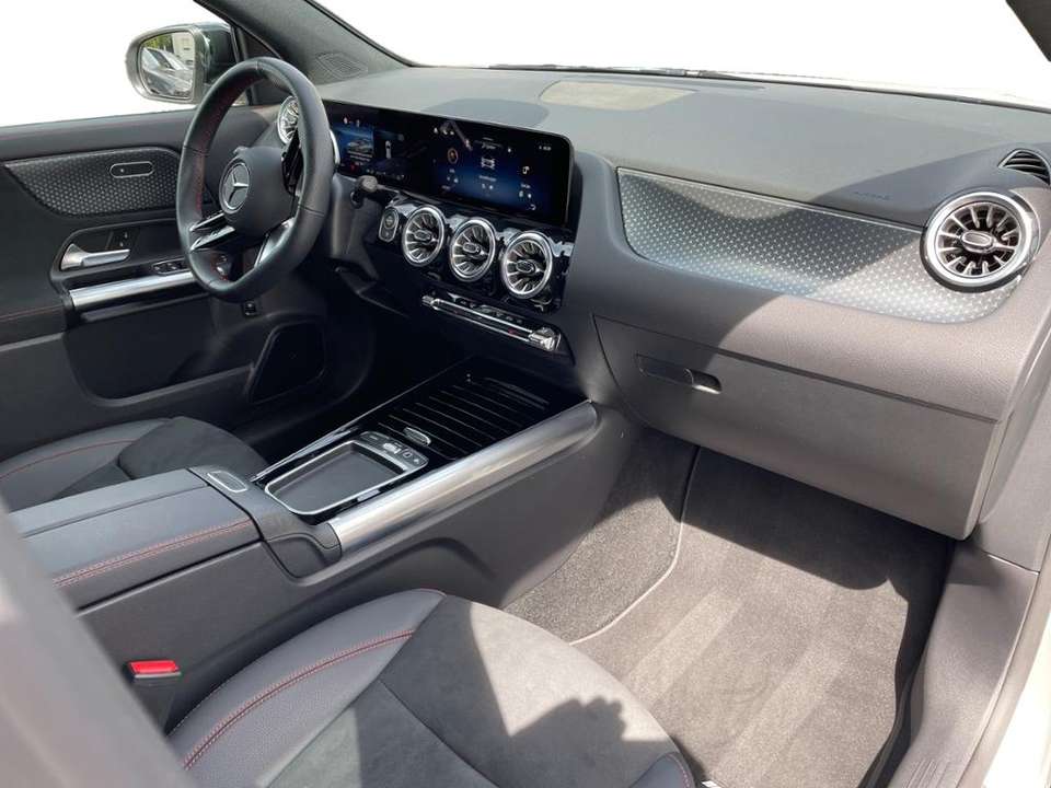 Mercedes-Benz GLA 180 - Imagem 9