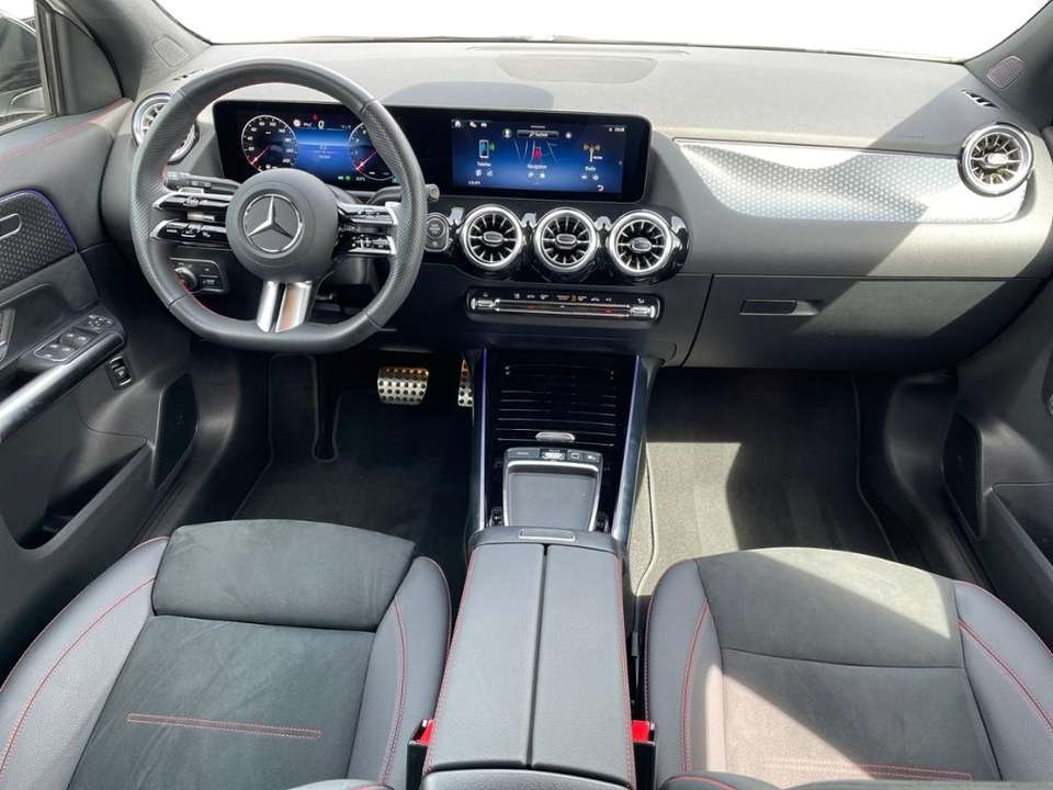 Mercedes-Benz GLA 180 - Imagem 11