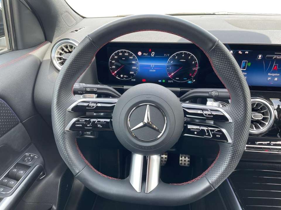 Mercedes-Benz GLA 180 - Imagem 12