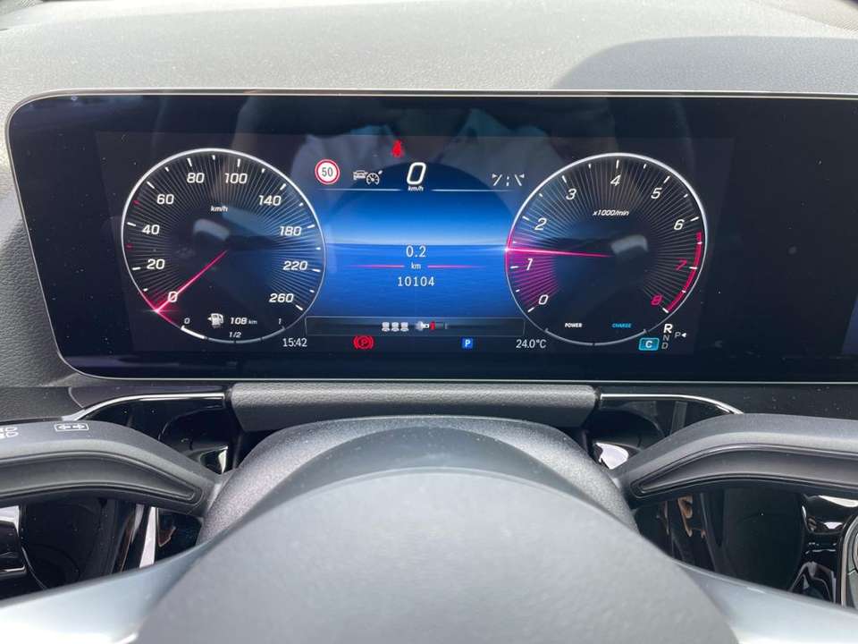 Mercedes-Benz GLA 180 - Imagem 13