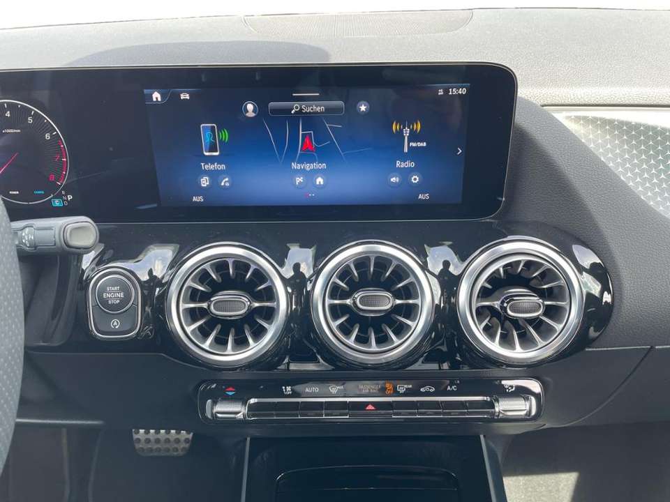 Mercedes-Benz GLA 180 - Imagem 14