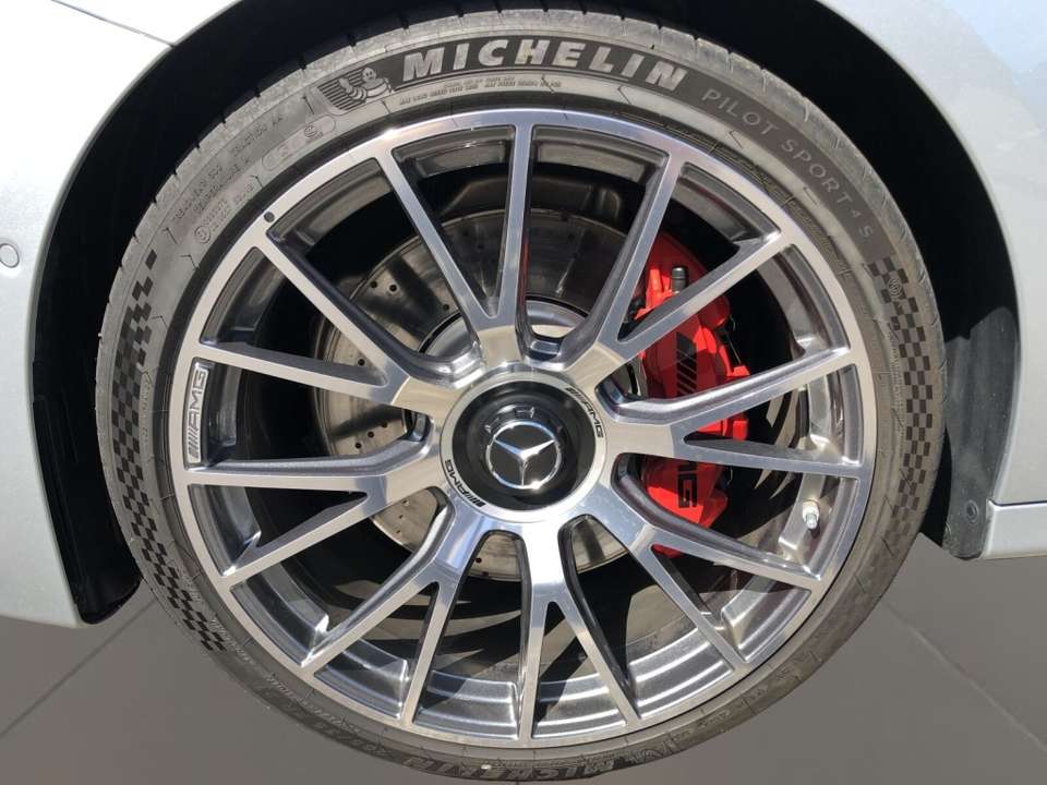 Mercedes-Benz E 53 AMG - Imagem 12