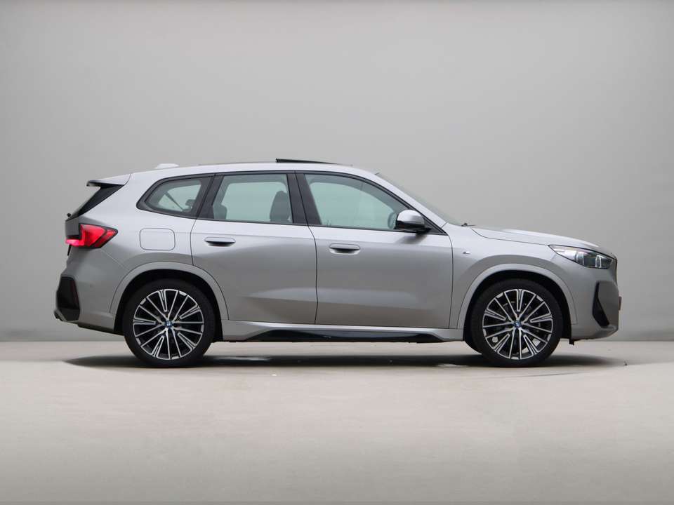 BMW iX1 - Imagem 8