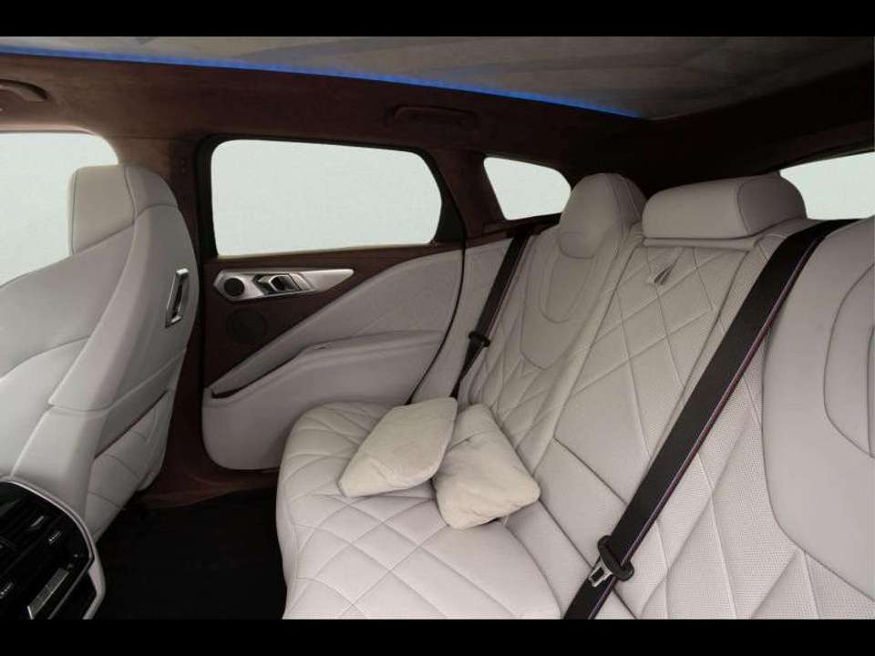 BMW XM - Imagem 13
